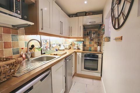1 Cressall Close, Leatherhead, KT22 7DZ
