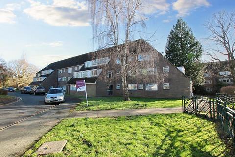 1 Cressall Close, Leatherhead, KT22 7DZ