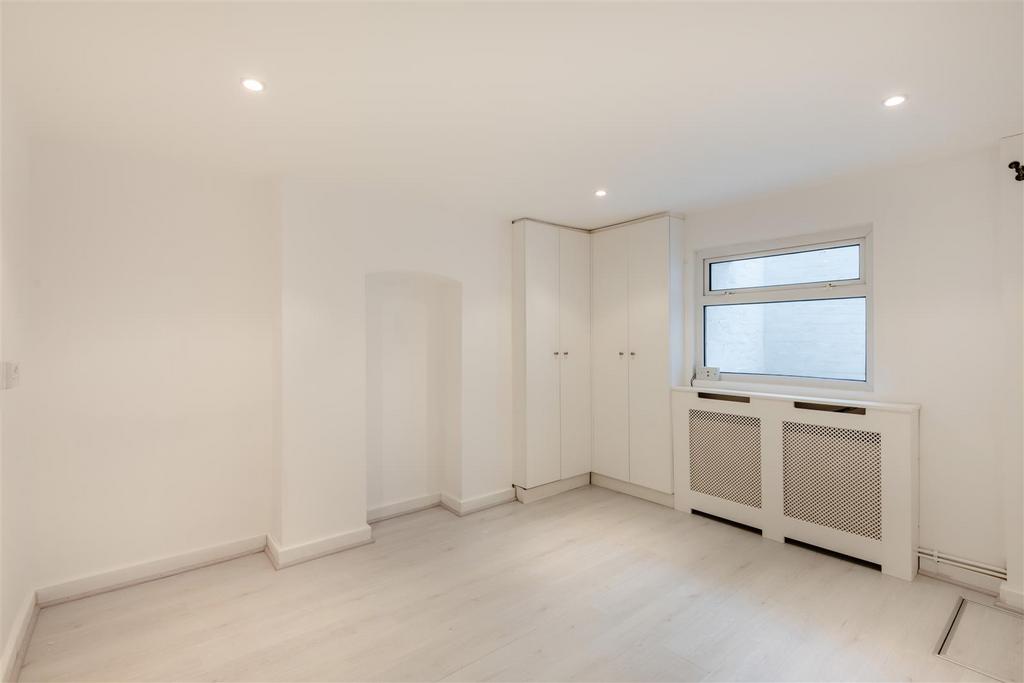 8572862-interior10.jpg