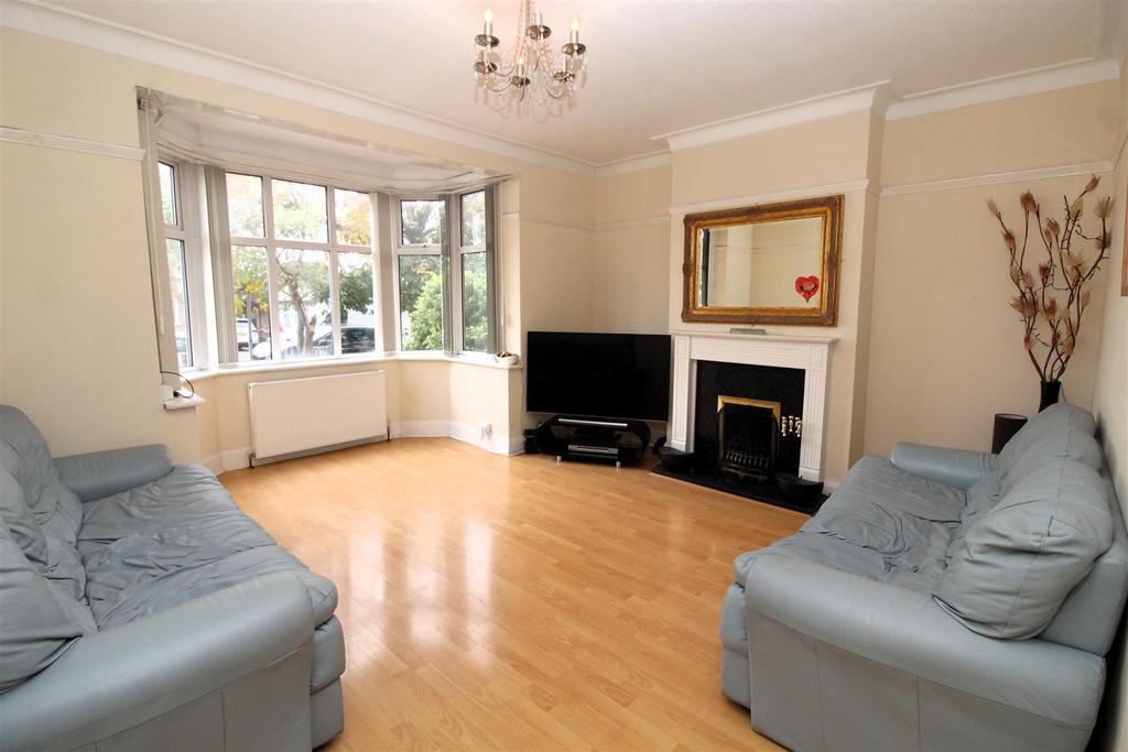 The Walk, Potters Bar EN6 3 bed semidetached house for sale £799,950
