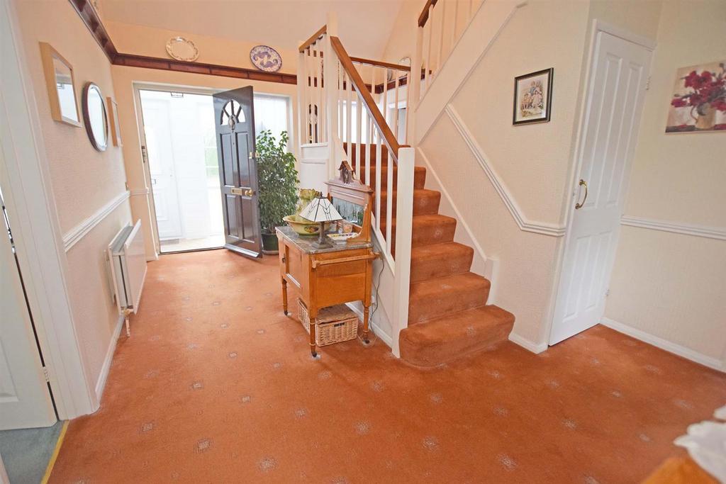 Twyford Close, Rainham, Gillingham 4 bed chalet for sale £525,000