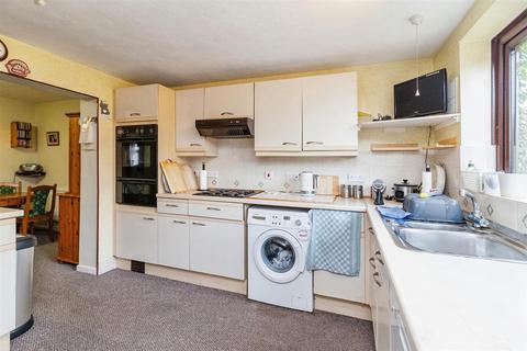 68 Brooklands Drive, Leighton Buzzard, LU7 3PE