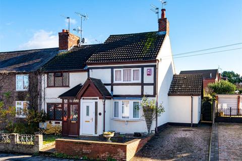 2 bedroom end of terrace house for sale, 118 Common Road, Wombourne, Wolverhampton