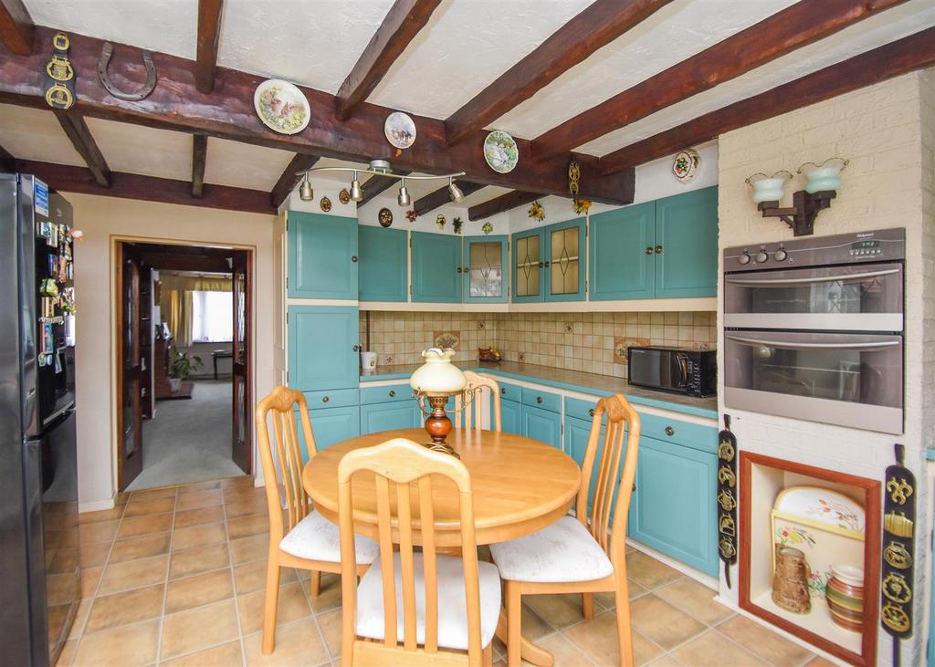 118 Common Road - Kitchen.jpg