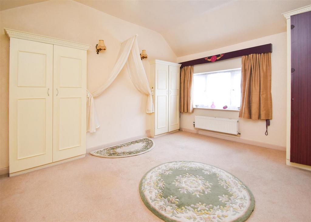 118 Common Road - Bedroom 1.jpg