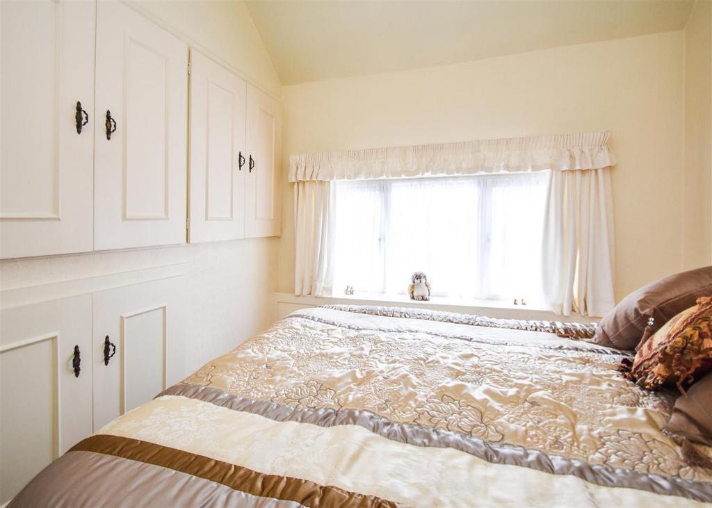 118 Common Road - Bed 2.jpg