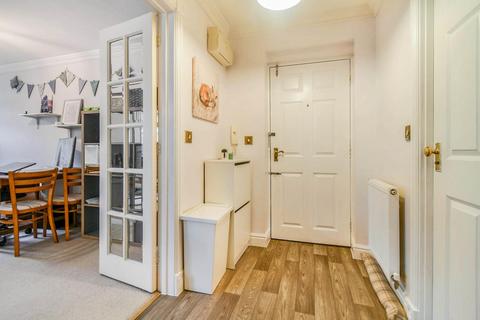 17 Bishopfields Drive, York, YO26 4WN