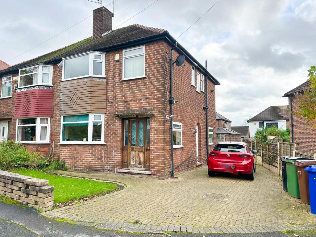 Elmtree Drive, Heaton Norris, Stockport 3 bed semidetached house for