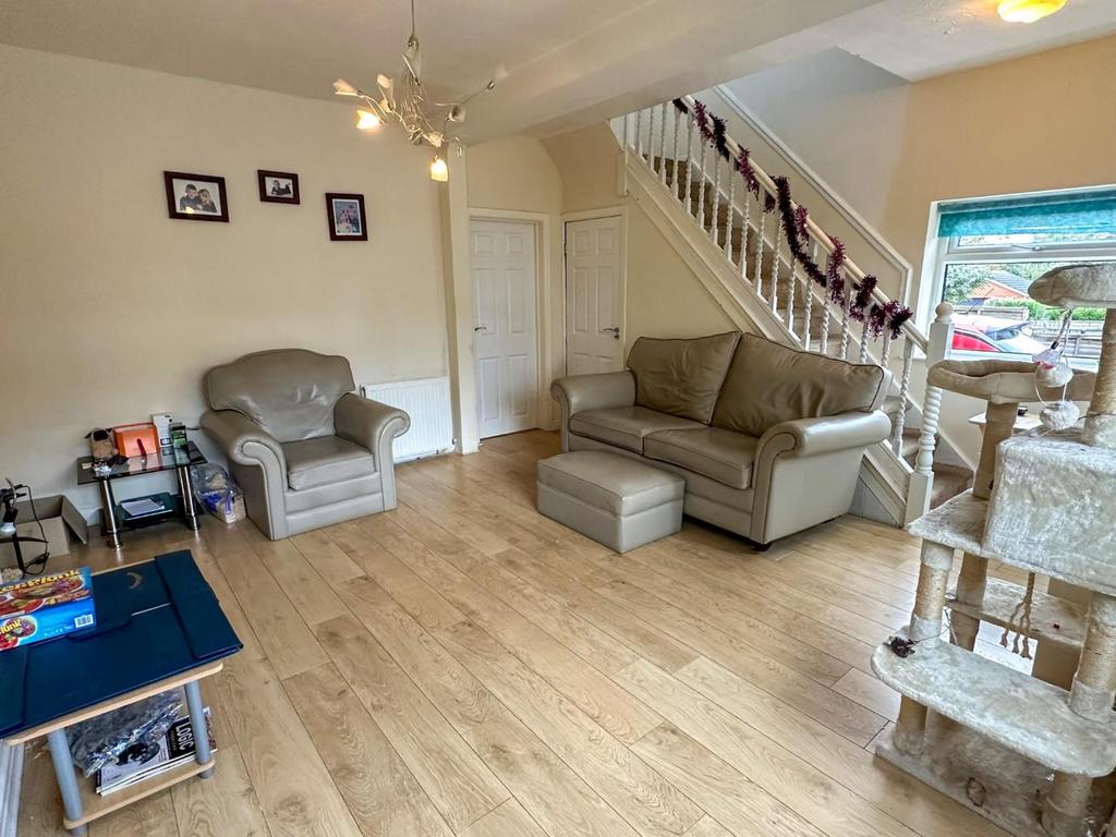 Elmtree Drive, Heaton Norris, Stockport 3 bed semidetached house for sale £350,000