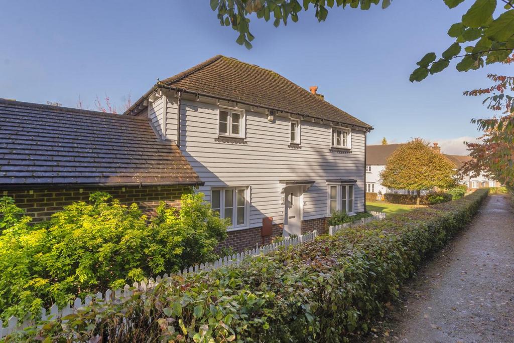 McArthur Drive, Kings Hill, ME19 4GW 3 bed detached house £475,000