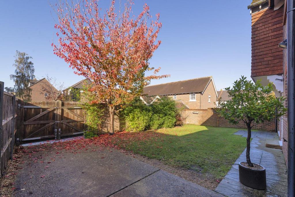 Gated Driveway/Garden