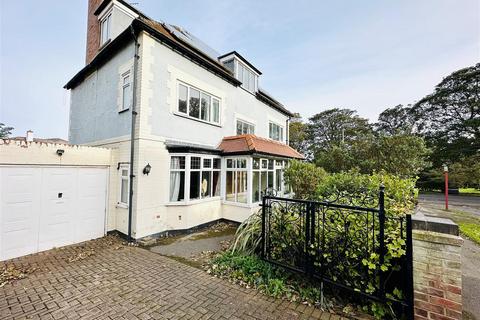 6 bedroom detached house for sale - Ryndle Walk, Scarborough