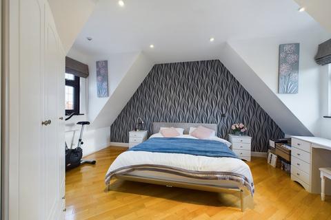 3 bedroom semi-detached house for sale, Recreation Avenue, Corringham, SS17