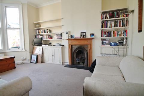 2 bedroom flat to rent, London, SW11