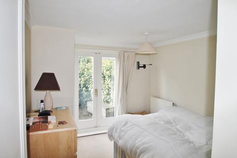 2 bedroom flat to rent, London, SW11