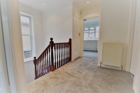 1 bedroom in a house share to rent, Room 2 @ Ashbourne Road W5