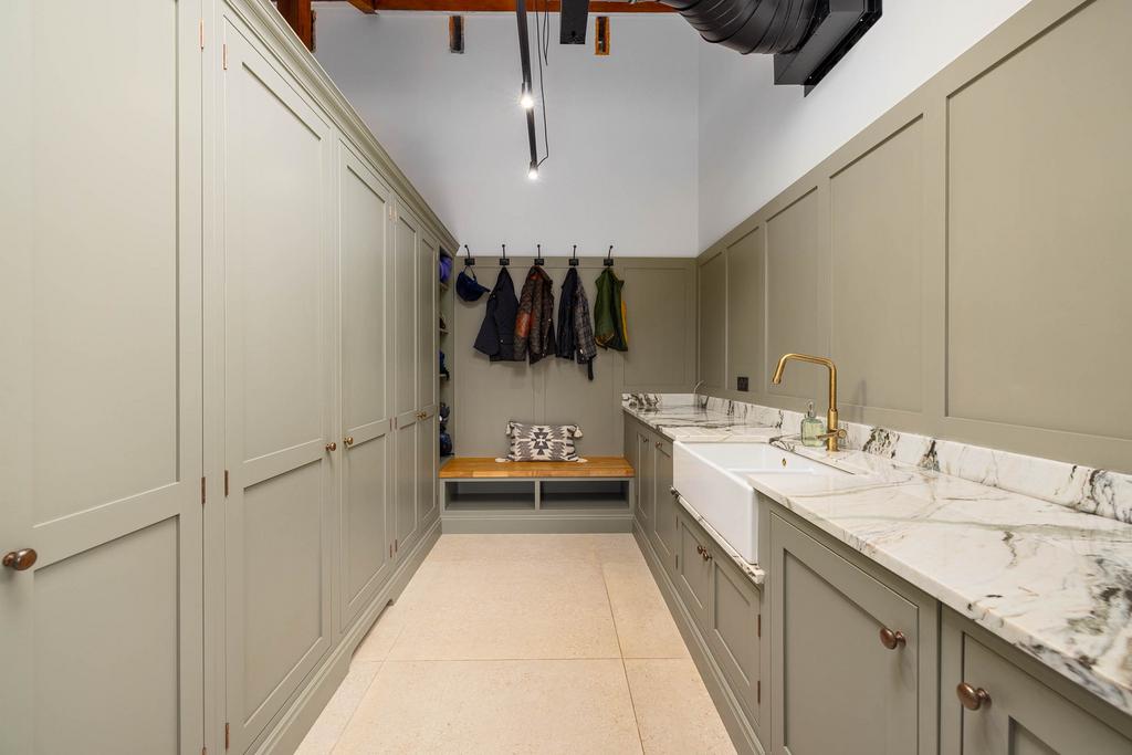 20231011-1155 Maison Haus - Blakeley Stables, Knut
