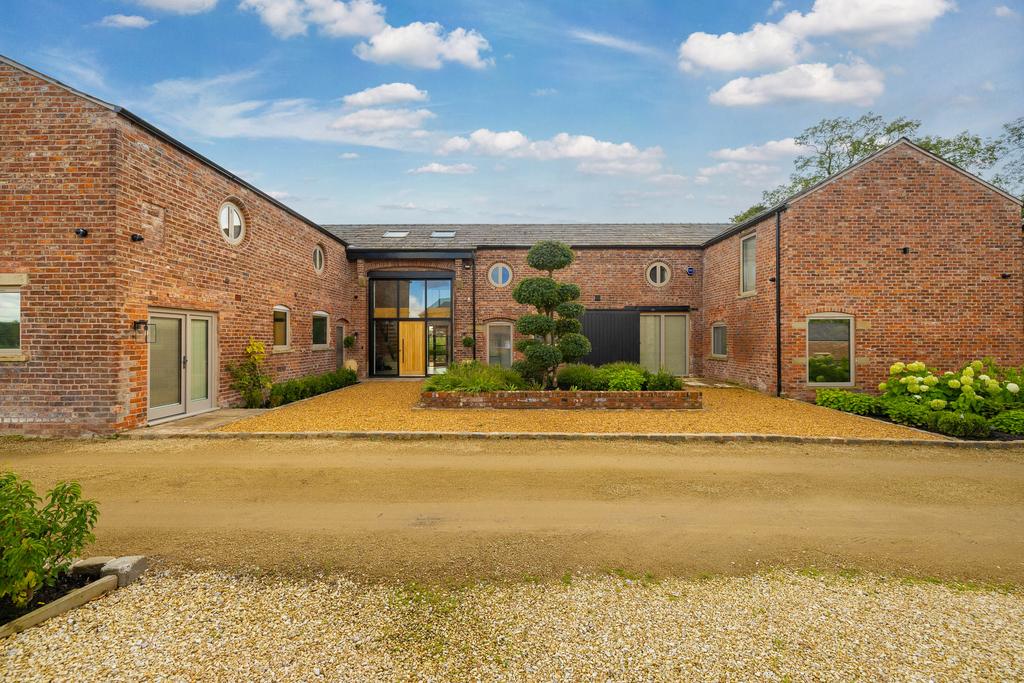 20230921-1207 Maison Haus - Blakeley Stables, Knut