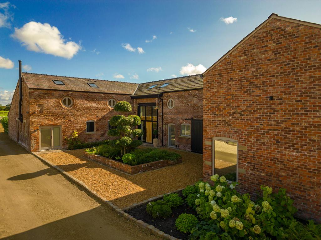 20230921-1129 Maison Haus - Blakeley Stables, Knut