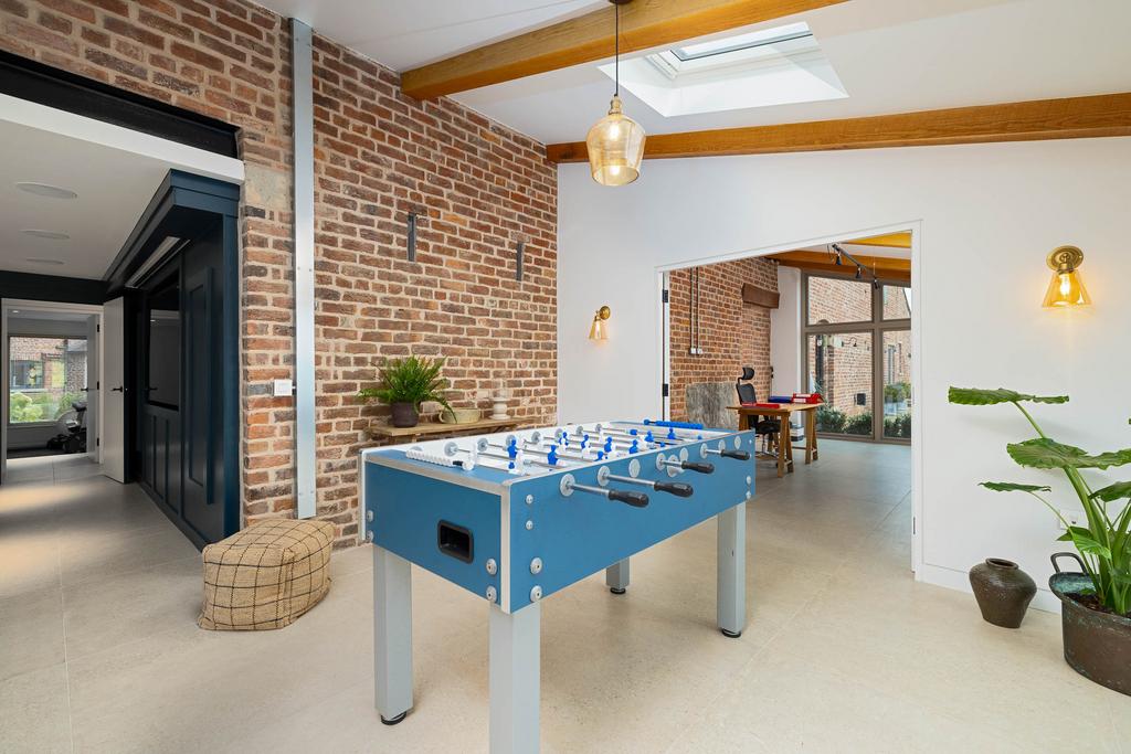 20231011-1221 Maison Haus - Blakeley Stables, Knut