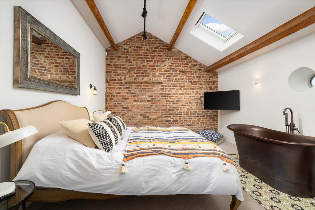 20231011-1229 Maison Haus - Blakeley Stables, Knut