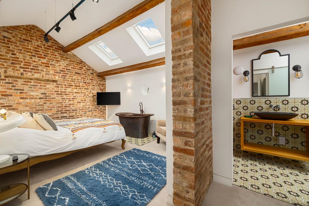 20231011-1227 Maison Haus - Blakeley Stables, Knut