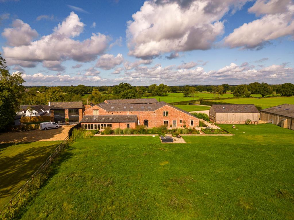 20230921-1141 Maison Haus - Blakeley Stables, Knut