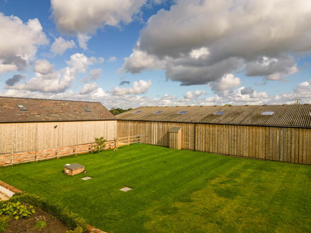 20230921-1159 Maison Haus - Blakeley Stables, Knut