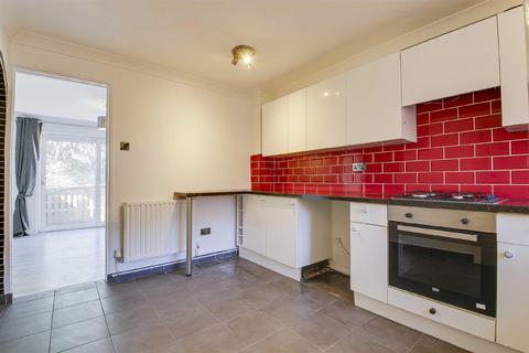 3 bedroom semi-detached house to rent, Church Hill, Two Mile Ash