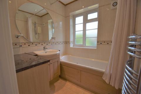 1 bedroom in a house share to rent, Room @ Ashbourne Road W5