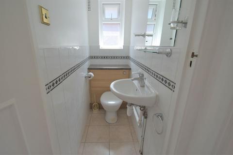 1 bedroom in a house share to rent, Room @ Ashbourne Road W5