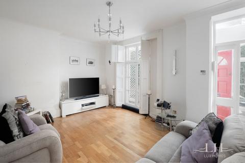 1 bedroom maisonette for sale, Queens Court, Brentwood