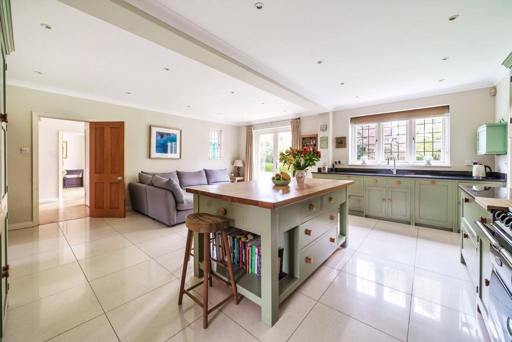Highfields, East Horsley, KT24 5 bed detached house for sale £1,950,000