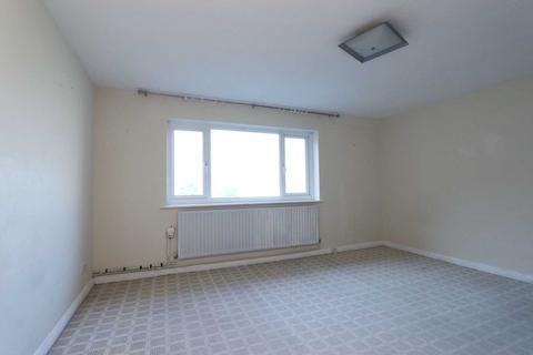 2 bedroom flat to rent, Charter Court, Linden Grove