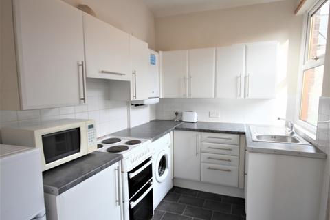 3 bedroom terraced house to rent, Robinson Street, Preston PR2