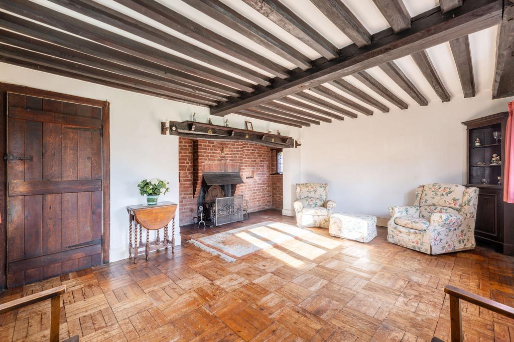 Lingfield Road, Edenbridge, TN8 3 bed detached house for sale £650,000