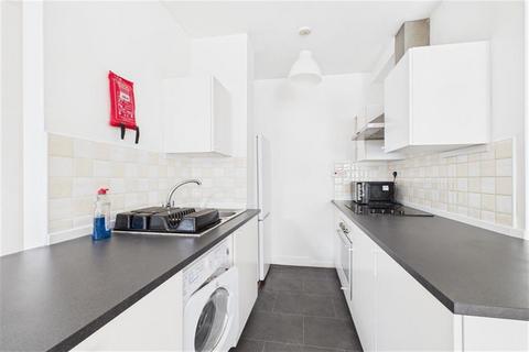3 bedroom flat to rent, Forsyth Road, Newcastle Upon Tyne