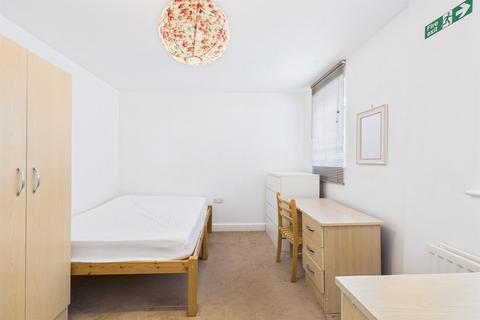 3 bedroom flat to rent, Forsyth Road, Newcastle Upon Tyne