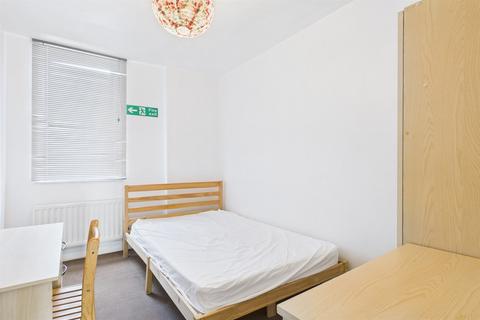 3 bedroom flat to rent, Forsyth Road, Newcastle Upon Tyne