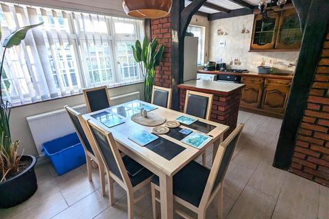 17 Lower Crescent, Linford, Stanford-le-hope, SS17 0QJ