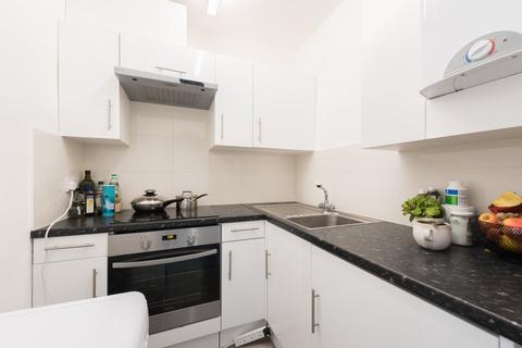 Studio to rent, Belsize Grove, London, NW3