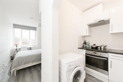 Studio to rent, Belsize Grove, London, NW3