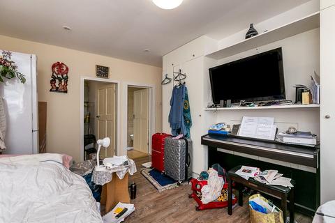 7 Bellingham Green, London, SE6 3HD