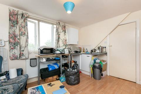 7 Bellingham Green, London, SE6 3HD