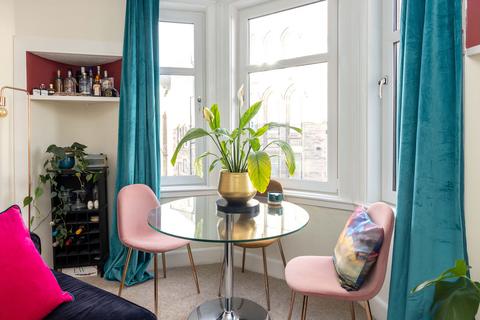 36/3 Annfield, Edinburgh, EH6 4JA