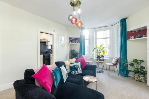 36/3 Annfield, Edinburgh, EH6 4JA