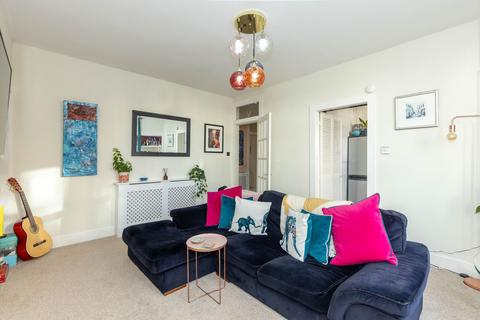 36/3 Annfield, Edinburgh, EH6 4JA