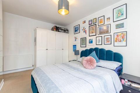 36/3 Annfield, Edinburgh, EH6 4JA