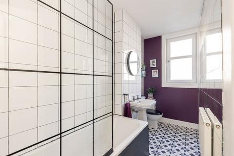 36/3 Annfield, Edinburgh, EH6 4JA
