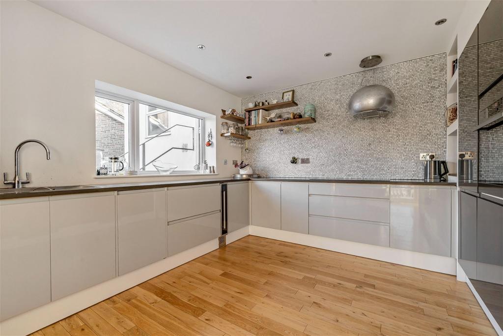 Spekes Road, Gillingham ME7 3 bed detached house for sale £650,000